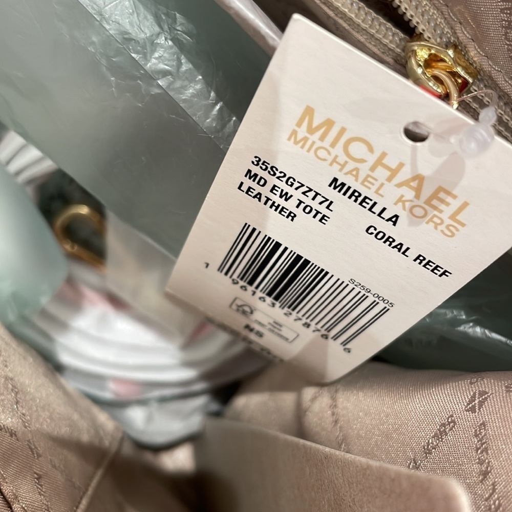 MICHAEL KORS ❤️
Mirella Medium Pebbled Leather Tote Bag - Picture 4 of 6